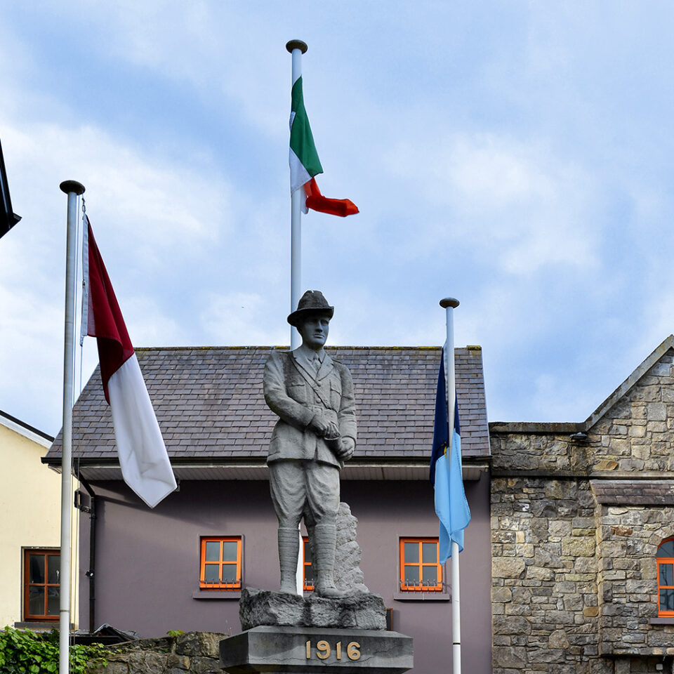 1916 statue